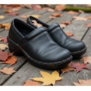 Downtown Girl Black Leather Clogs  90's y2k Whimsigoth Vintage Size 8 BOC Lug